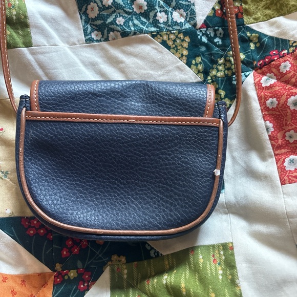Elegant Navy and Tan Leather Crossbody Bag - Picture 3 of 4